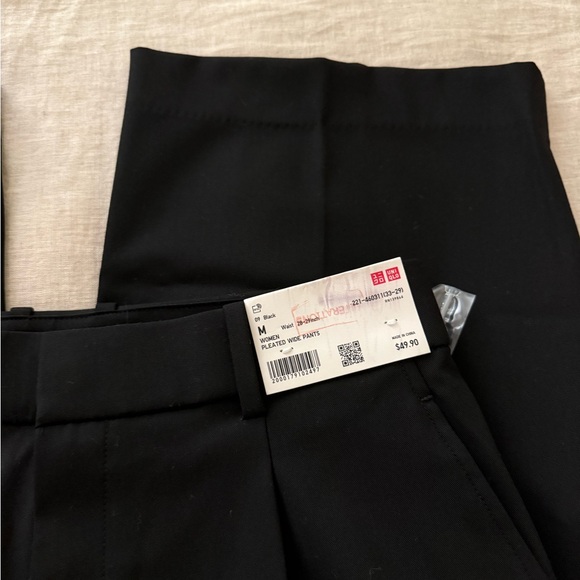 Women's Uniqlo Pants - Picture 3 of 5